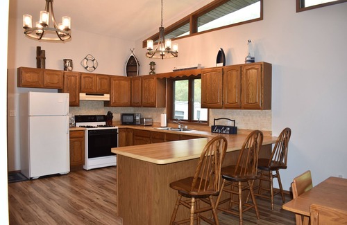 Harpers Ferry House | Cabin in the Bluff, Only Minutes from the Mississippi River!