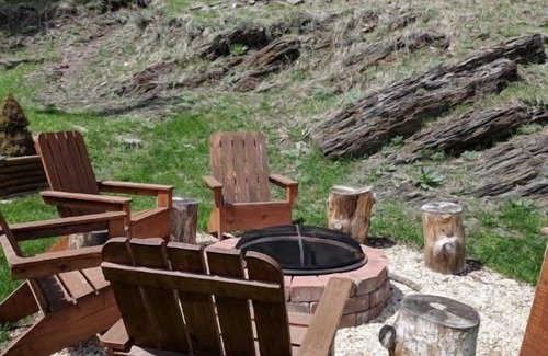 Hill City Cabin | Cabin is Perfect for: SXS riders, Mickelson Trail, 1880 Train, and Mt Rushmore