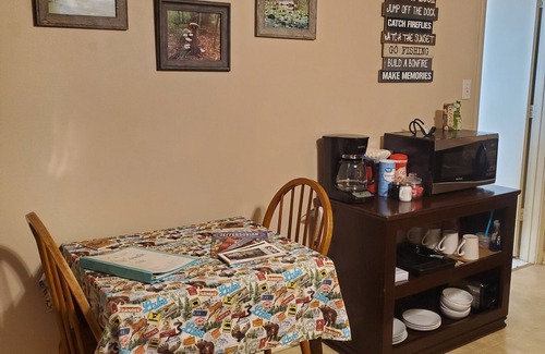 Karnack Cabin | Cabin like setting on secluded wooded property 5 minutes from Caddo Lake