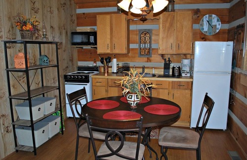 Jefferson Cabin | Cabin Near River,WIFI,Fire Pit,Small Dog Friendly,Smart TV's