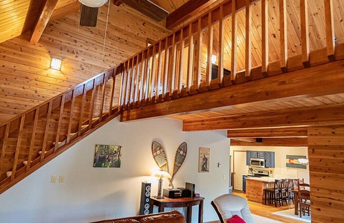 Fraser House | Cabin Nestled in the Woods, close to town!
