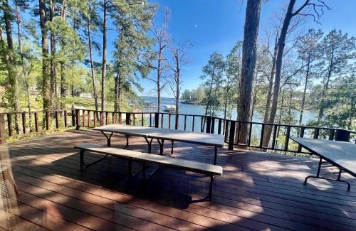 South Toledo Bend House | Cabin Nestled on Skiers Cove South Toledo Bend Lake 3 bedroom-5 beds