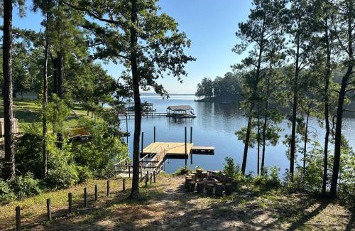 South Toledo Bend House | Cabin Nestled on Skiers Cove South Toledo Bend Lake 3 bedroom-5 beds