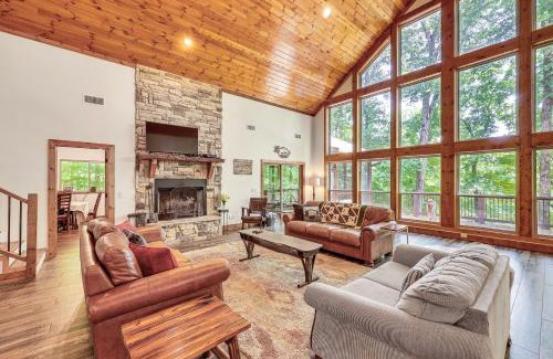 Golden House | Cabin on 23 Acres with Creek Access in Broken Bow