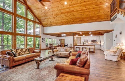 Golden House | Cabin on 23 Acres with Creek Access in Broken Bow