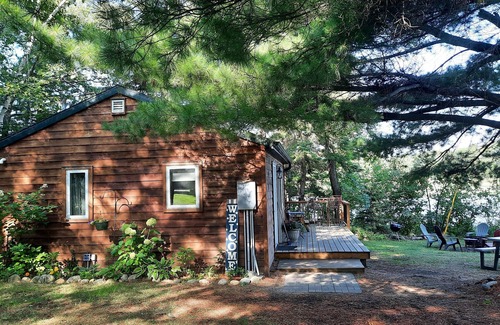 Nevis Cottage | Cabin on beautiful Lake Belle Taine