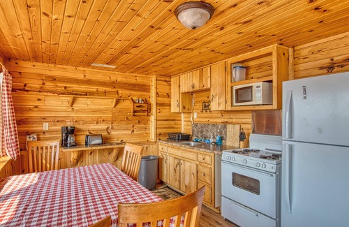 Gordon Cabin | Cabin on the Lake w/6-Beds - Northwoods - Complimentary Dock - Pets ok
