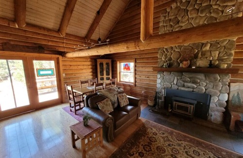 Spanish Valley Cabin | Cabin overlooks Moab and appeals to folks wanting to experience peace & quiet.