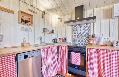 Monbazillac Cabin | Cabin 'Ravindra' with Private Pool, Wi-Fi and Air Conditioning