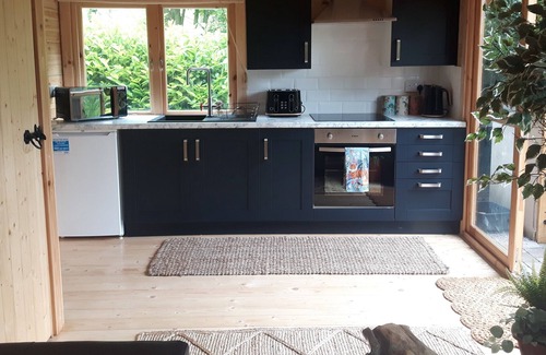 Hatherton Cabin | cabin set in a beautiful romantic tropical garden