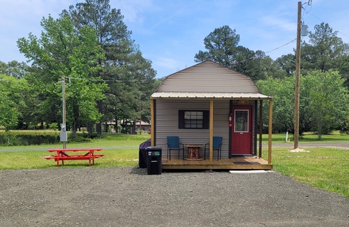 Broaddus Cabin | Cabin Sleeps 4 to 6 Just minutes from Lake Sam Rayburn