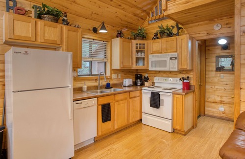 Heber Cabin | Cabin w/loft, private hot tub, and star-gazing deck! Sleeps 6!