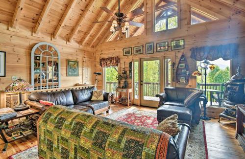 Sylva House | Cabin with BBQ and Games - Walk to Blue Ridge Parkway!