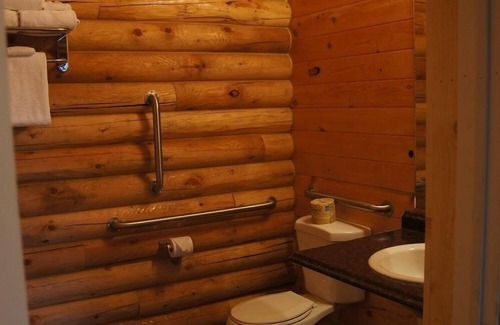 Tropic Cabin | Cabin with King Bed at Bryce Canyon Log Cabins
