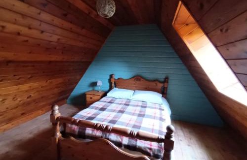 Belle-Isle-en-Terre Ski Chalet | Cabine nestled in nature