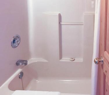 Baddeck Hotel | Cabot Trail Motel
