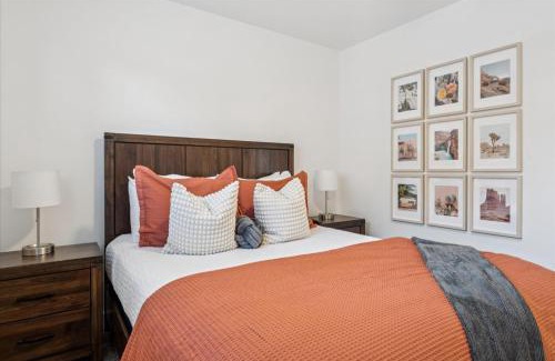 New Papago Parkway House | Cactus Bloom Villa - Spacious 5BR near Old Town Scottsdale with Private Pool
