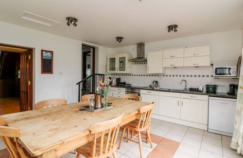 Battle House | CAECRWN, pet friendly, luxury holiday cottage, with hot tub in Brecon