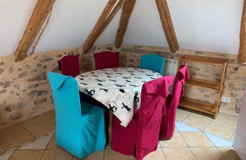 Lanuejols Bed & Breakfast | Café de la Place Gîte & Chambres d'hôtes "Lou Pastre"
