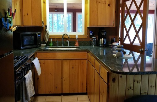Jay House | Cairn Cabin:nFree children's book to young readers!