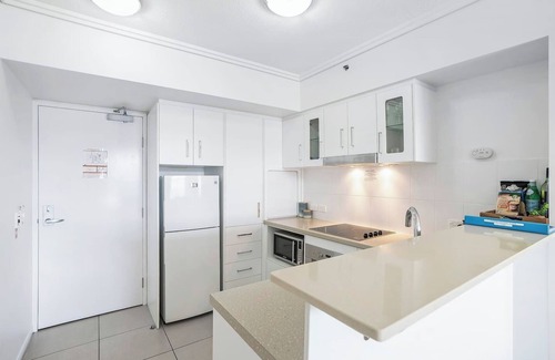 Cairns Central Business District Apartment | Cairns City Escape Elevated Modern Haven with Pool