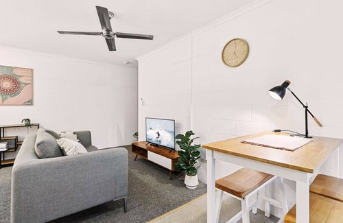 Edge Hill Apartment | Cairns Retro Studio Charm in Edge Hill