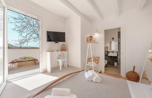 Procida Bed & Breakfast | Calacala rooms, restaurant & farm experience