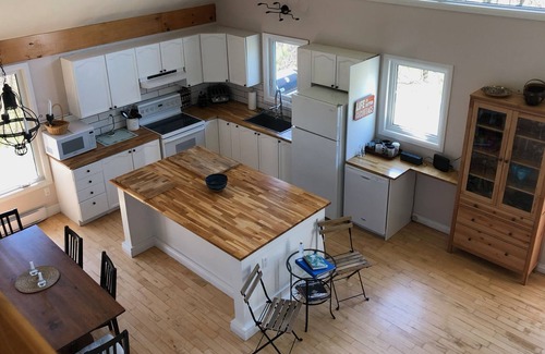 Calabogie House | CALAVIEW CHALET for work or play, your 4-season retreat to nature