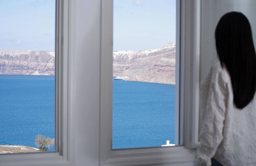 Akrotiri Apartment | Caldera View apartment with private Hot Tub and Pool