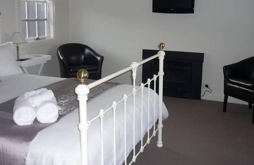 Killarney House | Calgary House & Cottage Accommodation