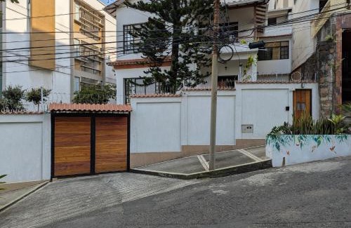 Granada Apartment | Cali Granada comodo y central apartamento con parqueo
