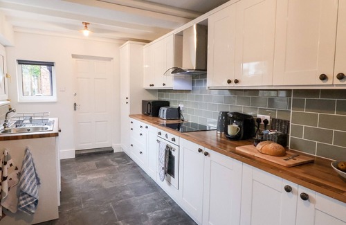 Misterton Cottage | CALIDUM COR, pet friendly, with open fire in Misterton
