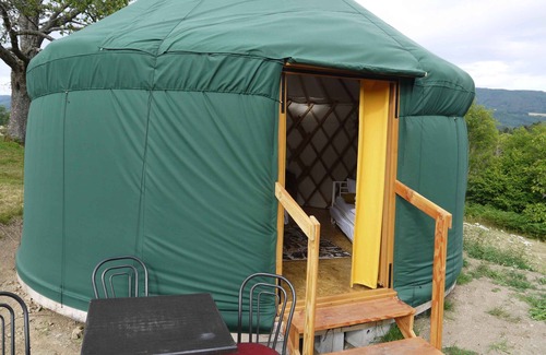 Laprugne Cabin | Calm and cocooning, the Marguerite yurt