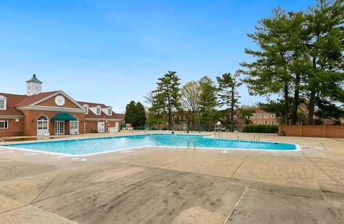 Gaithersburg Condo | Calm Palace Stay. The Away Home