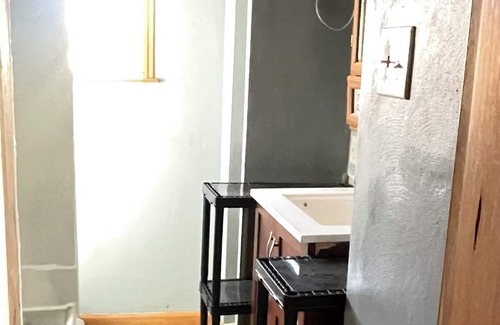 Johnstown House | calm zen peaceful aboden1 bedroom avail unfurnished