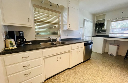 Old Seminole Heights House | Calming Space-Ideal Location-Cozy Florida Vibes