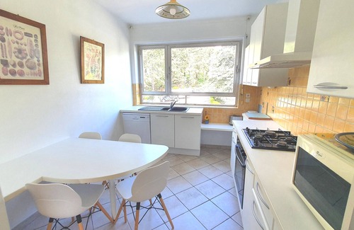 Montessuy Apartment | Caluire limit Lyon 6: 90 m², 2 bedrooms with stunning views, parking, swimming pool, tennis