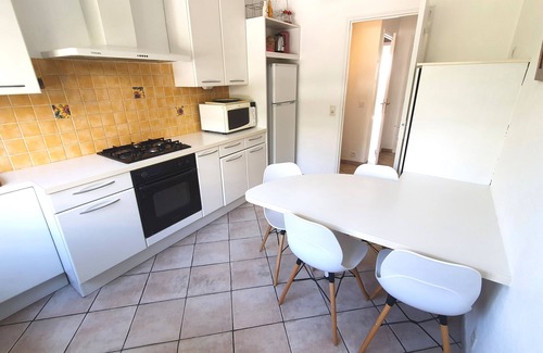 Montessuy Apartment | Caluire limit Lyon 6: 90 m², 2 bedrooms with stunning views, parking, swimming pool, tennis