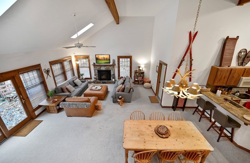 Tannersville House | Camelback Poconos Luxury - 4 Bedroom house, game room, on the mountain