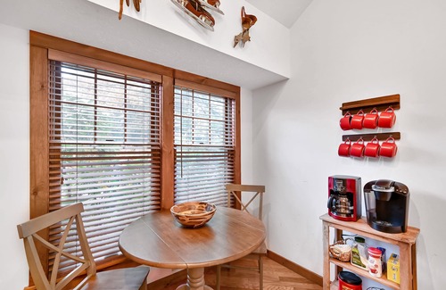 Tannersville House | Camelback Poconos Luxury - 4 Bedroom house, game room, on the mountain