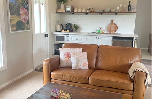 Diamondvale Cottage | Camelia Cottage Diamondvale Estate Stanthorpe, cosy cottage with fireplace.
