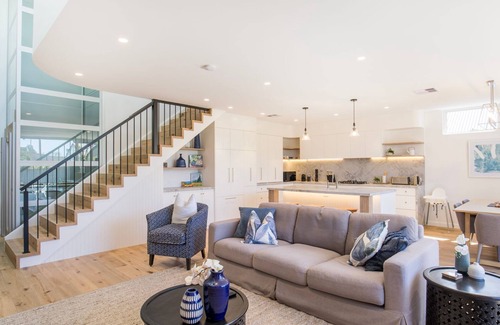 Berry House | Camellia - Pet Friendly - 3 Min Walk to Centre of Berry