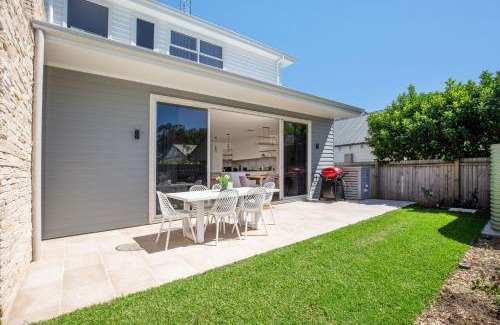 Berry House | Camellia - Pet Friendly - 3 Min Walk to Centre of Berry