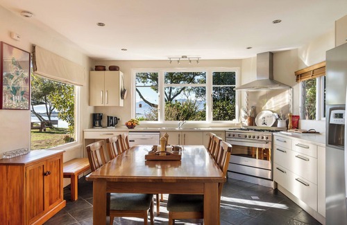 Richmond House | Camelot Island Retreat/4-bedroom house at peaceful Best Island waterfront.