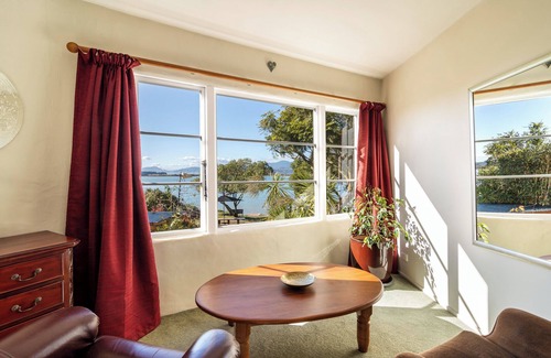 Richmond House | Camelot Island Retreat/4-bedroom house at peaceful Best Island waterfront.