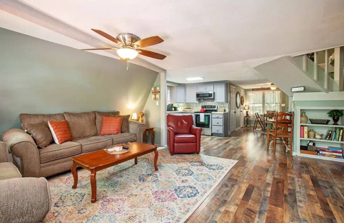 Big Canoe Ski Chalet | Cameo Tree Top Chalet - HOT TUB and Pet Friendly