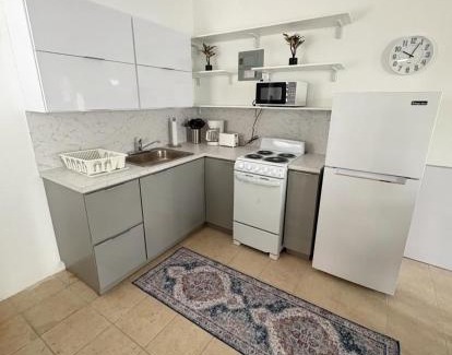 Salinas Apartment | Camilla's Getaway