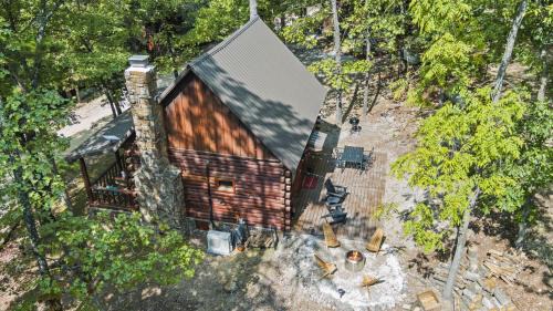 Eureka Springs House | Camp Allswell - Cozy Loft Cabin Getaway - Fireplace