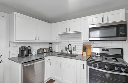 West Columbus House | Campbell’s Buttercup Hideaway