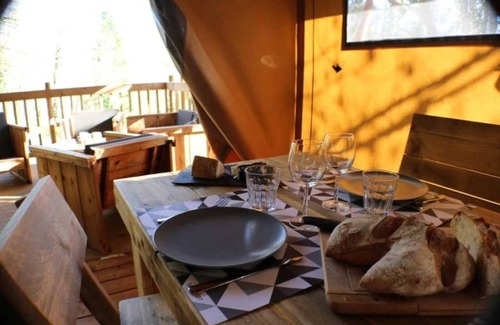 Saint-Constant-Fournoules House | Camping 3 étoiles - Piscine - eec0cd